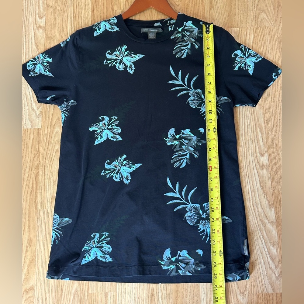 5/$20🎉 French Connection Men’s Tropical Floral Short Sleeve Tee Shirt Large - Picture 5 of 5
